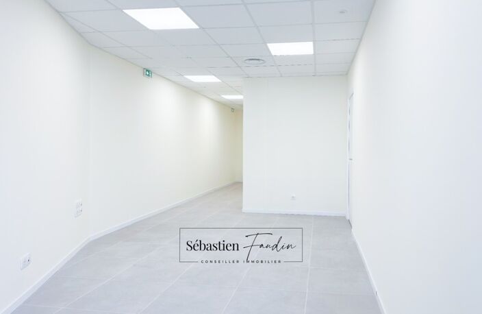Bureau à louer LA SEYNE SUR MER (83) – 30 M² – FORTE VISIBILITÉ – BUREAUX NEUFS – PMR – STATIONNEMENTS — photo 5