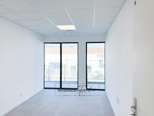 Bureau à louer LA SEYNE SUR MER (83) – 15 M² – FORTE VISIBILITÉ – BUREAUX NEUFS – PMR – STATIONNEMENTS — photo du bien