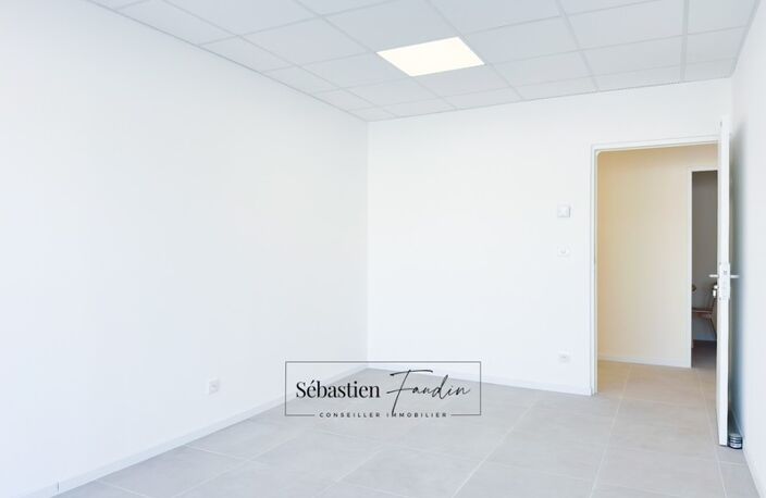 Bureau à louer LA SEYNE SUR MER (83) – 16 M² – FORTE VISIBILITÉ – BUREAUX NEUFS – PMR – STATIONNEMENTS — photo 2