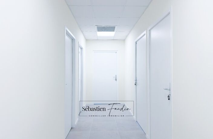Bureau à louer LA SEYNE SUR MER (83) – 16 M² – FORTE VISIBILITÉ – BUREAUX NEUFS – PMR – STATIONNEMENTS — photo 5