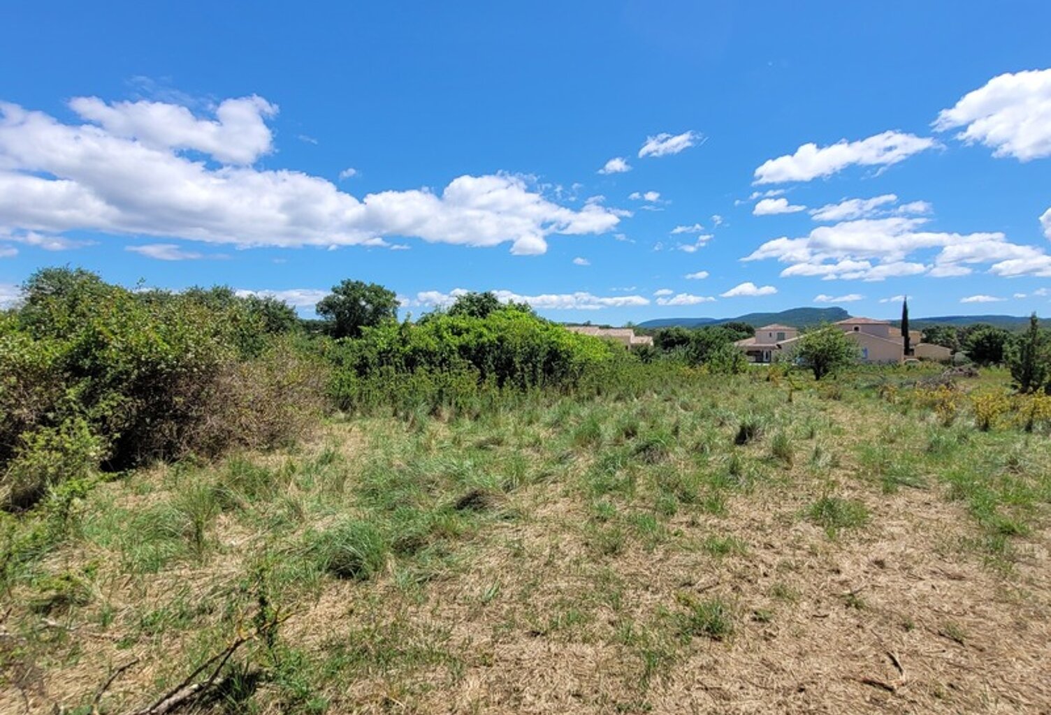 Allègres les Fumade (30) terrain à bâtir d'une superficie de 1075m2 environ — photo 1