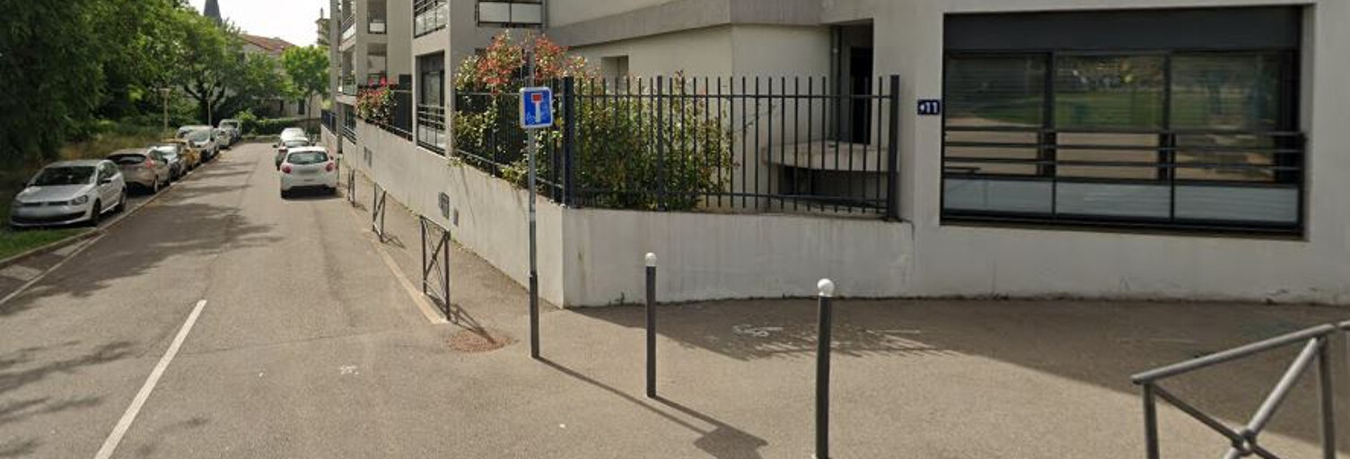 Garage   m² à louer à Caluire-et-Cuire (69300)