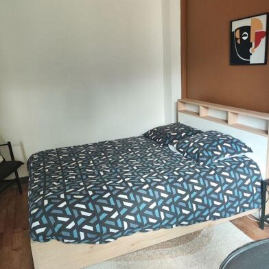 Appartement 5 pièces 390 €