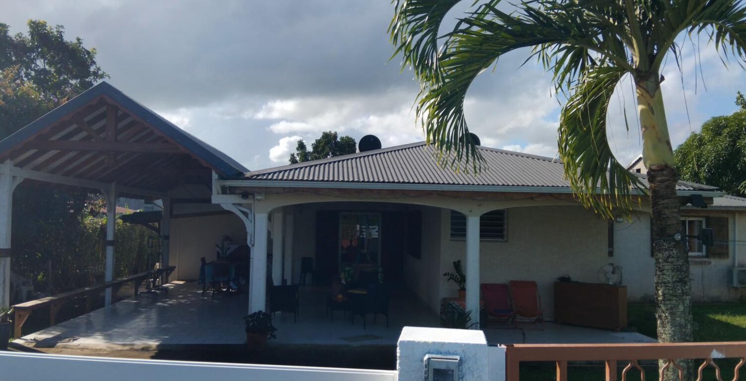 MAISON T3 + STUDIO + BUNGALOW + CARPORT 380 000€ — photo 1