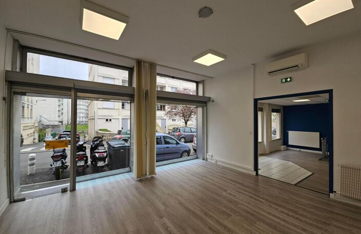 Vente commerce  132 m² Tours (37000) — photo 2