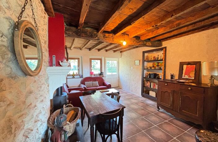 Maison en pierre T2 de 85 m² + grange sur 1014 m² de terrain - SOUS COMPROMIS - PLUS DISPONIBLE — photo 3