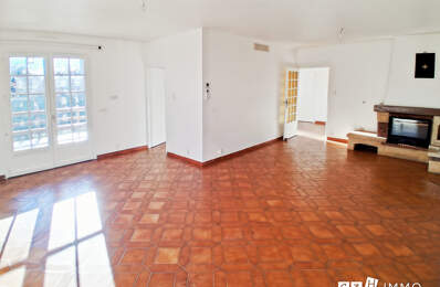 Maison de plain-pied T4 de 114m² sur parcelle de 1085m² à pro — photo du bien