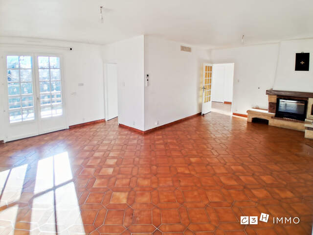 Maison de plain-pied T4 de 114m² sur parcelle de 1085m² à pro — photo du bien