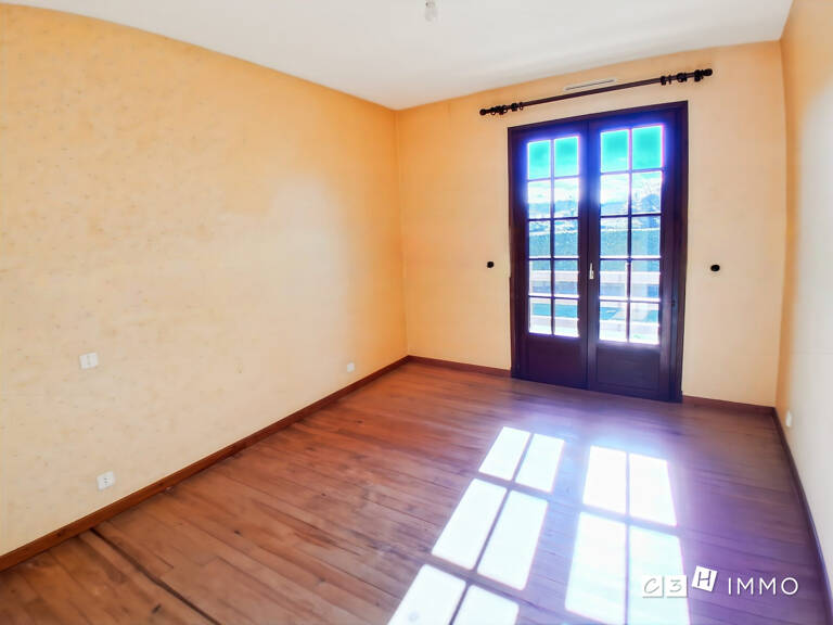 Maison de plain-pied T4 de 114m² sur parcelle de 1085m² à pro — photo 1