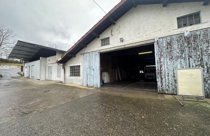 Double Hangar — photo 2