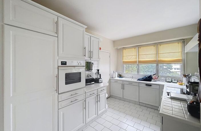 TOURS A vendre dans résidence de standing Très bel appartement de 6 pièces lumineux avec cave et parking — photo 4