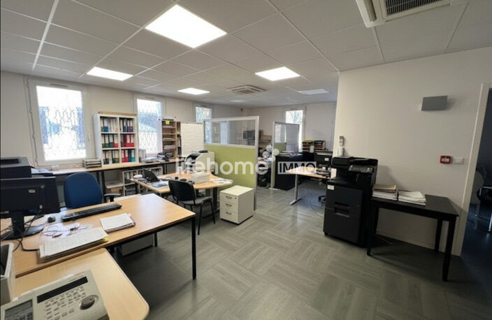 Opportunité rare  Bureaux d\'environ 169 m² en emplacement — photo 2