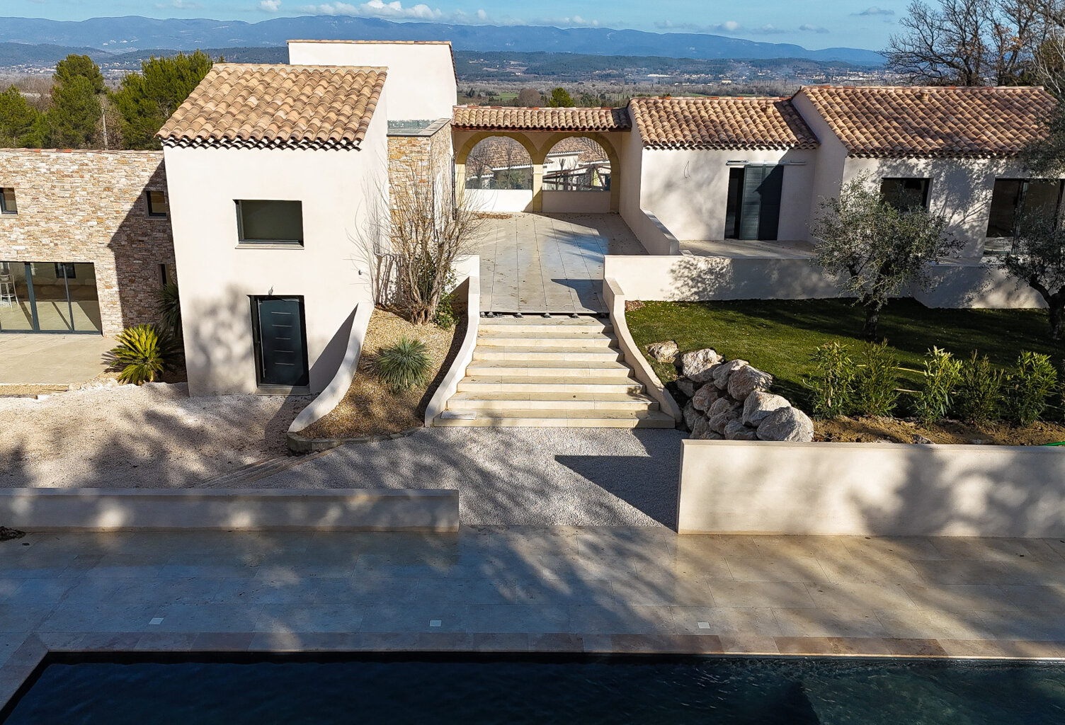 NORD d'Aix-en-Provence Maison de plain-pied avec dépendances — photo 1