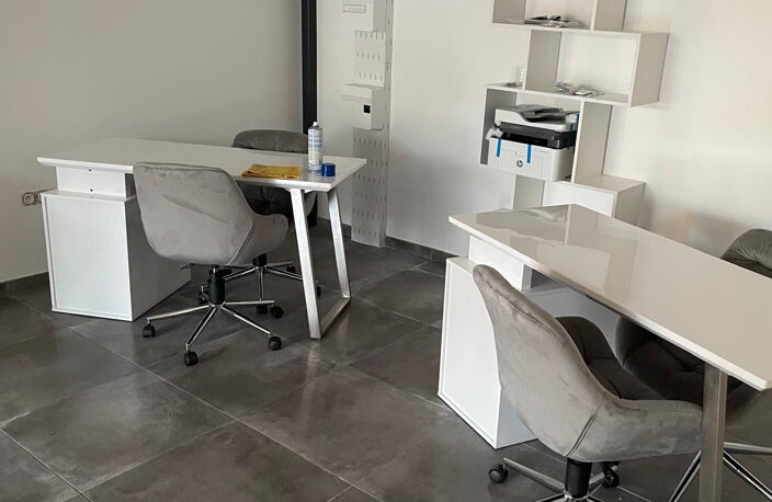 Local commercial À Castelnau-le-Lez (34), de 150m2 à louer 1 — photo 2