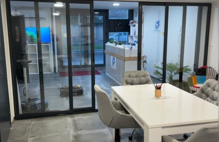 Local commercial À Castelnau-le-Lez (34), de 150m2 à louer 1 — photo 3
