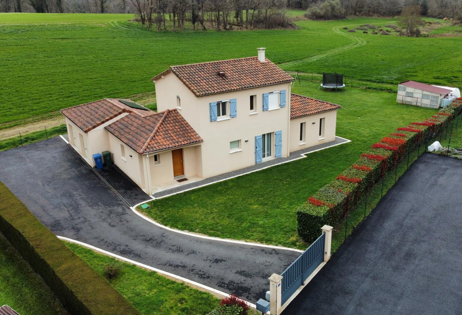 Maison 4 chambres - — photo 1