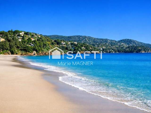RARE À PRAMOUSQUIER commune du Lavandou  MAZET T3 RÉNOVÉ À 2 PAS DE LA PLAGE, PISCINE & JARDIN PRIVATIF. — photo du bien