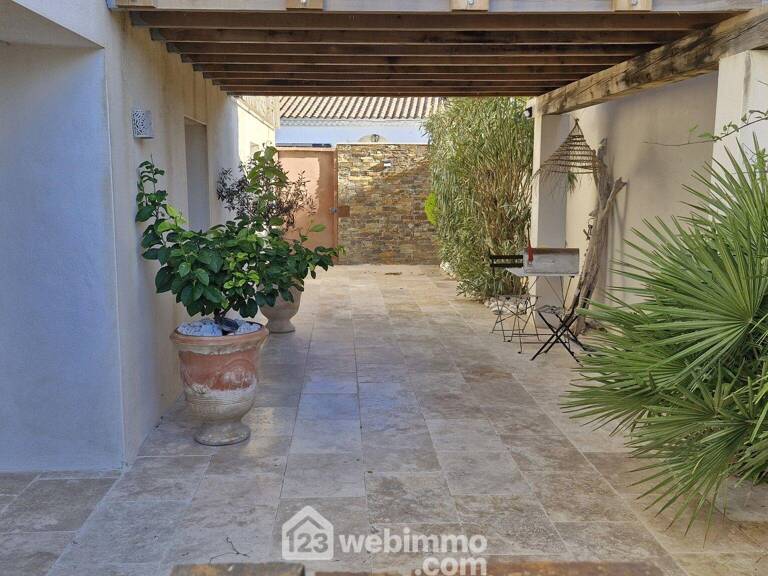 Maison - 250m² - Saintes-Maries-de-la-Mer — photo 1