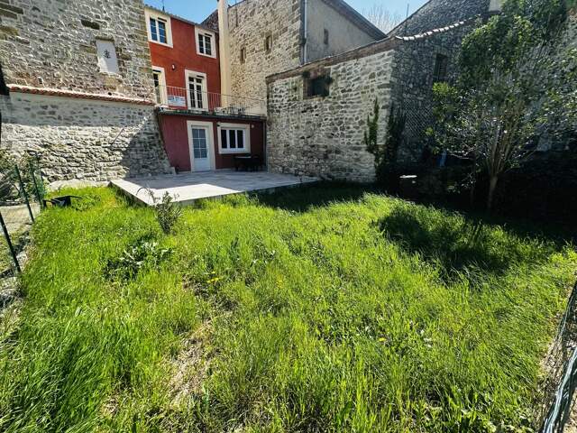 vaste maison de village  257m2 ,avec exterieur, tres calme. — photo du bien