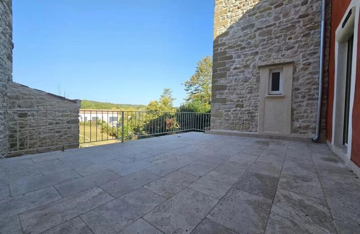 vaste maison de village  257m2 ,avec exterieur, tres calme. — photo 2