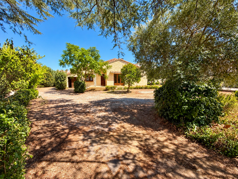 villa plain pied de 85 m2 a rénover sur 1076 m2  de terrain — photo 1