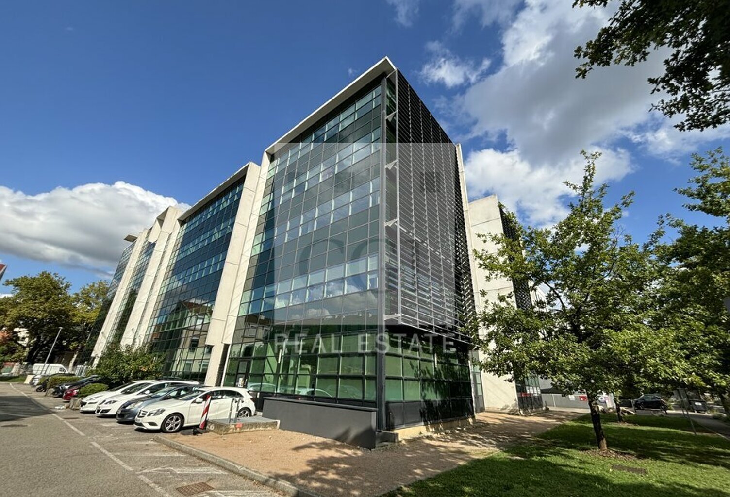 BUREAUX à LOUER — photo 1