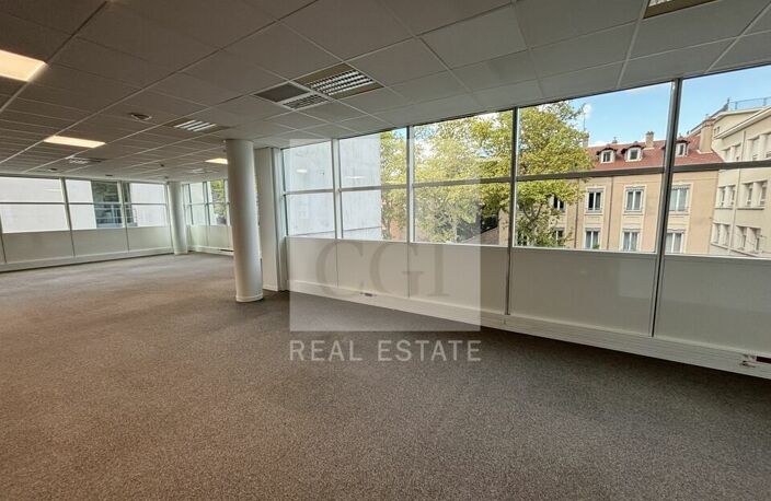BUREAUX à LOUER — photo 2