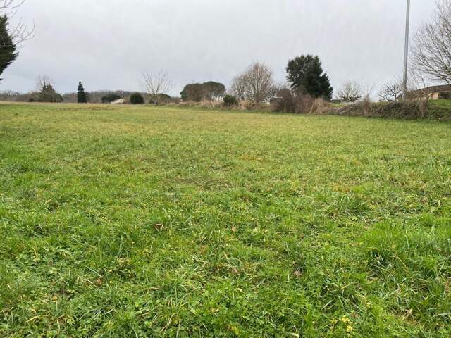 Terrain constructible — photo du bien
