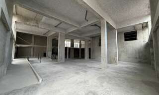 Commerce  968 m² à louer à Lyon 7 (69007)