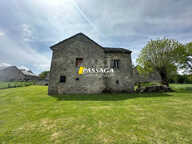 A VENDRE - CHARMANT PETIT CORPS DE FERME A RENOVER - LEVEZOU — photo 2