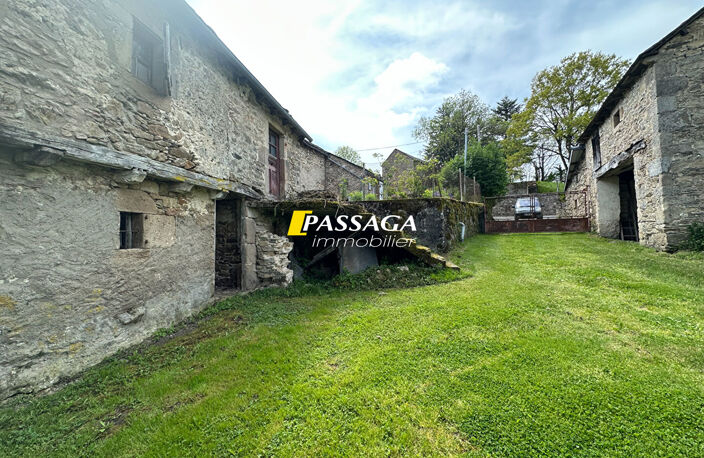A VENDRE - CHARMANT PETIT CORPS DE FERME A RENOVER - LEVEZOU — photo 4