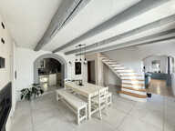 Mas de caractère à rénover en coeur de village avec jardin, terrasse et dépendance — photo 2