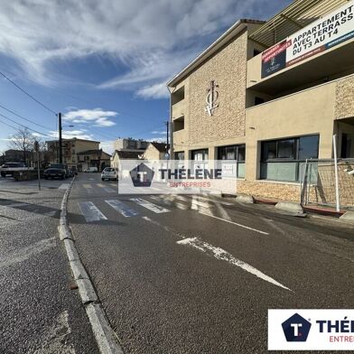 Commerce  452500 €