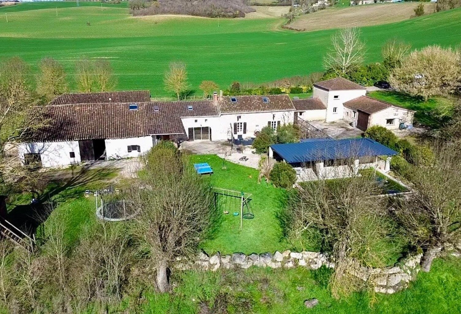 Deux maisons, piscines et grange au cœur de la campagne — photo 1