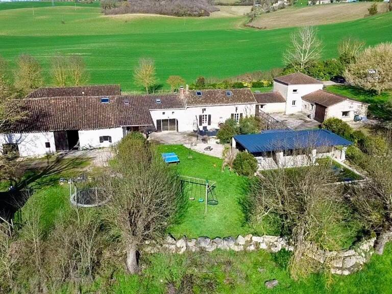 Deux maisons, piscines et grange au cœur de la campagne — photo 1