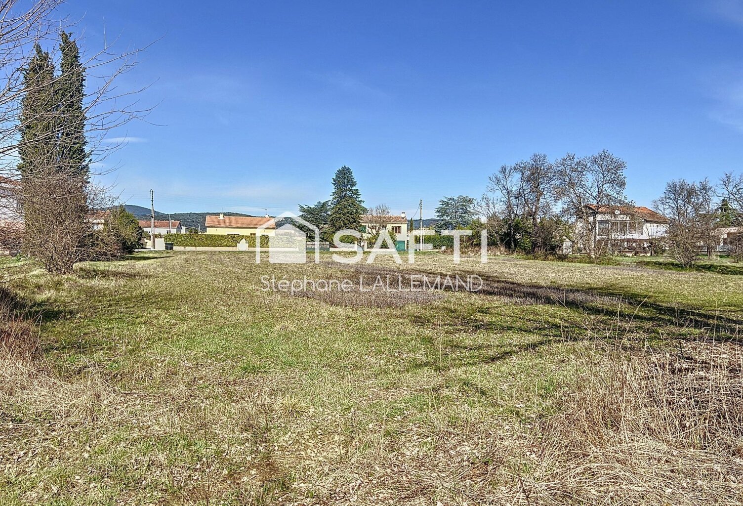 Terrain constructible 860 m² St-Julien-les-Rosiers — photo 1