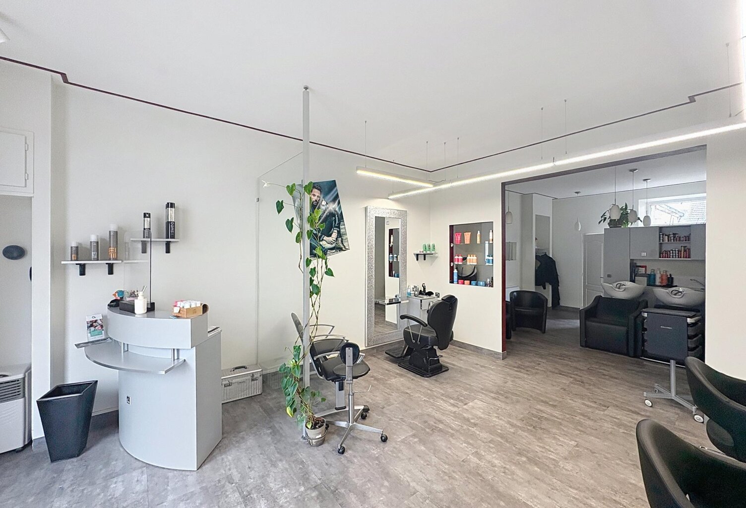 Salon de coiffure mixte  Clé en main — photo 1