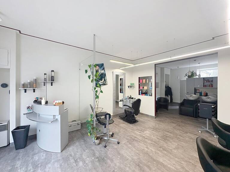 Salon de coiffure mixte  Clé en main — photo 1