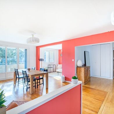 Appartement 4 pièces 303688 €