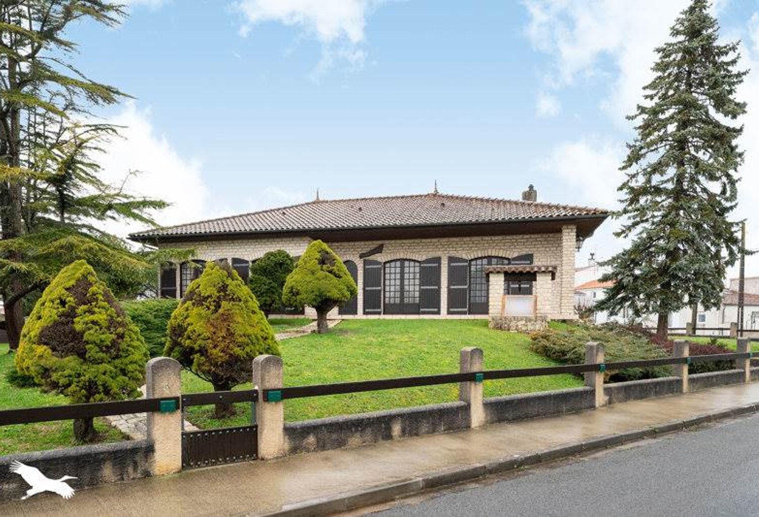 Maison en pierre de 7 pièces principales — photo 1