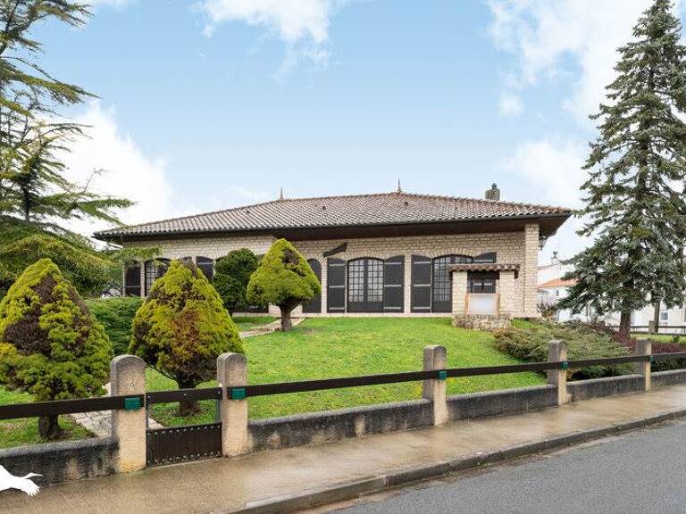 Maison en pierre de 7 pièces principales — photo 1