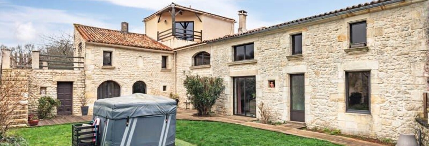 Maison 8 Pièces 221 m² à vendre à Pont-l'Abbé-d'Arnoult (17250)