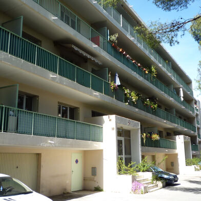 Appartement 3 pièces 890 €