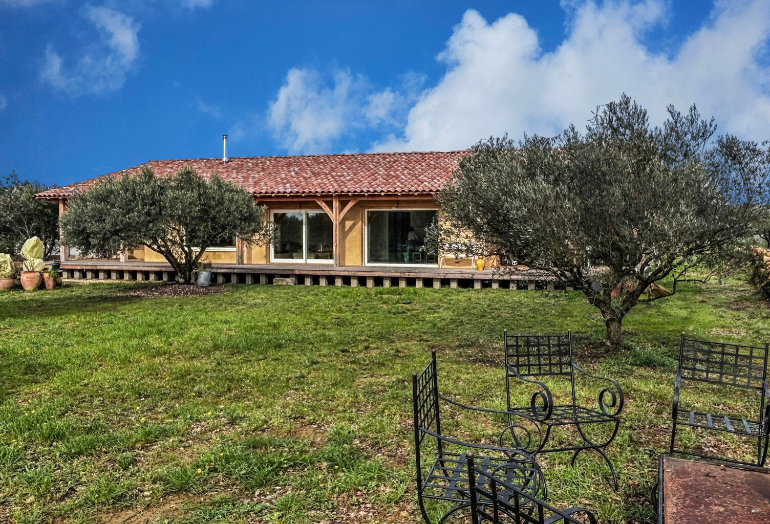 RARE ! VILLA BIOCLIMATIQUE DE 2025 150M2 AU COEUR D'UNE OLIVERAIE VILLAGE PRISE — photo 1