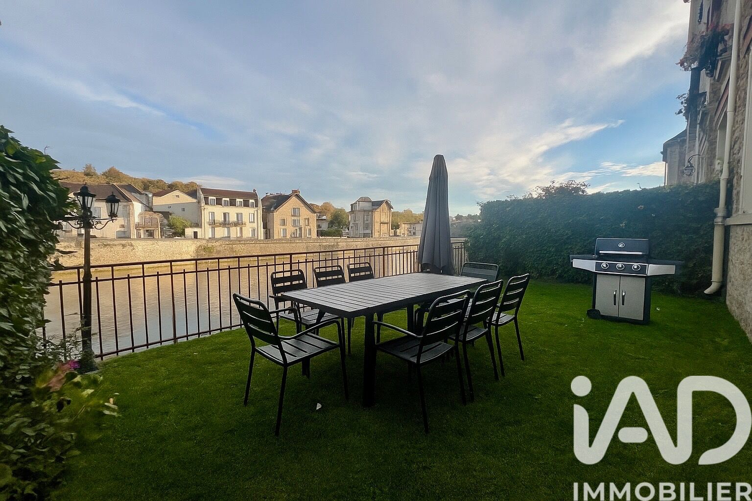 La Ferte-sous-Jouarre - 244m² - 9p. - 6ch.