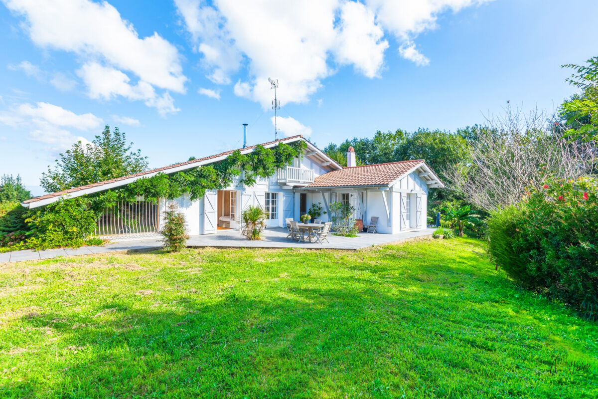 Villa / Maison  T8 à vendre Ahetze 64210
