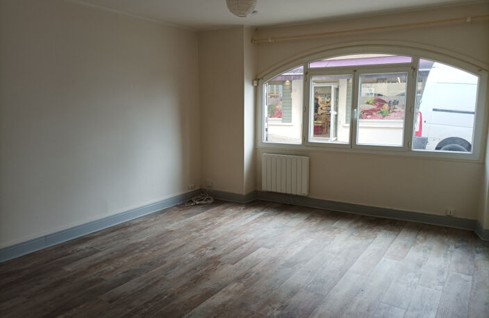 Maison de village en duplex  dans le Lot 46700 en bon état général — photo 4