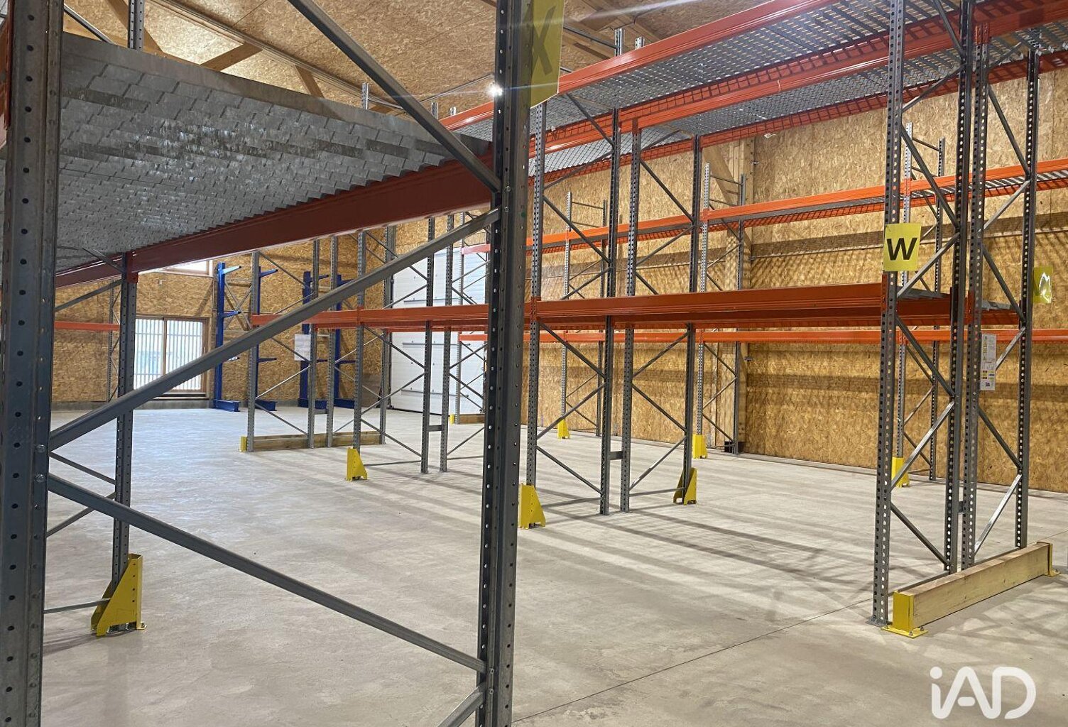 Location Local d'activités 270 m&sup2; — photo 1