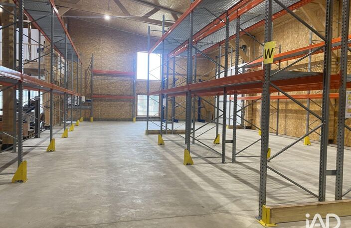 Location Local d'activités 270 m&sup2; — photo 2