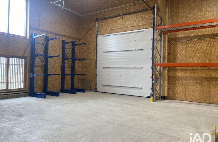 Location Local d'activités 270 m&sup2; — photo 3